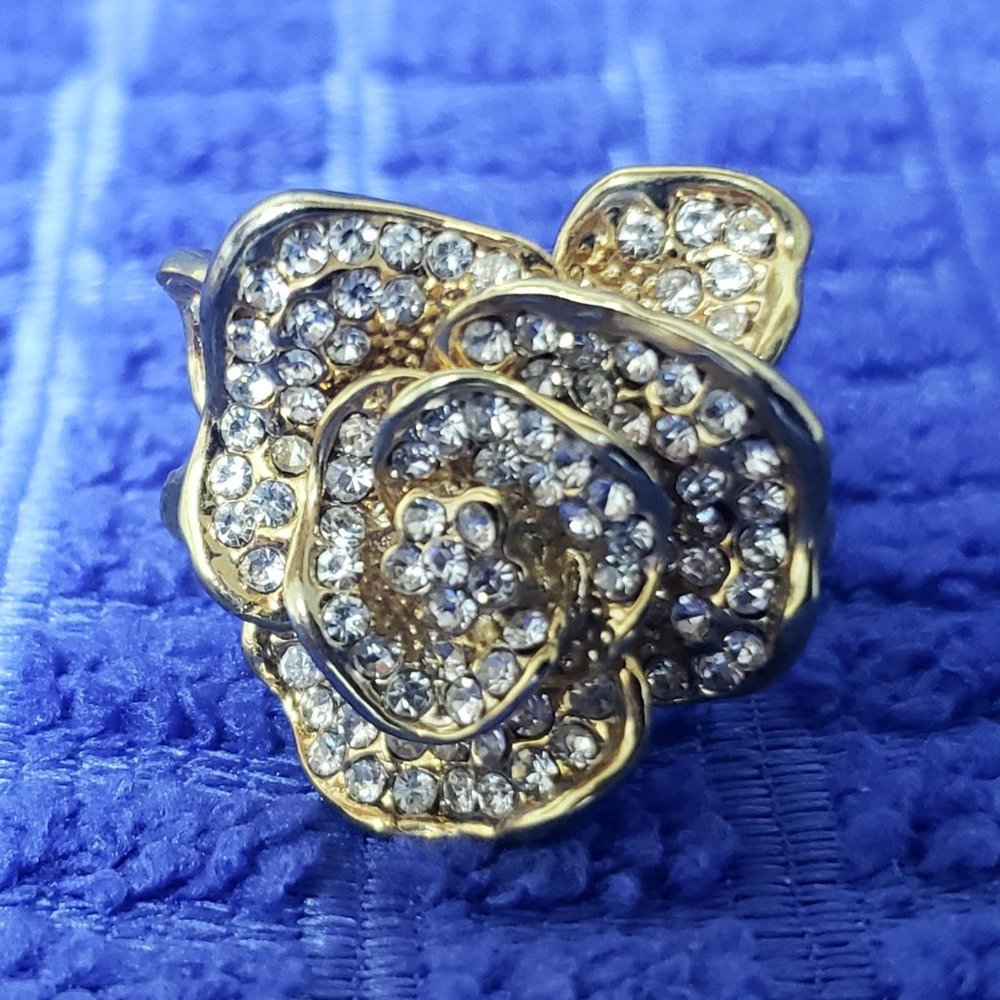 Gold Diamond Flower Pedals Ring